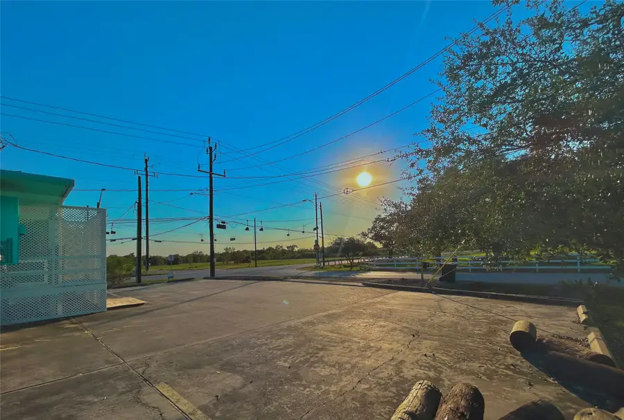 927 27th Street, Dickinson, TX 77539 - #3