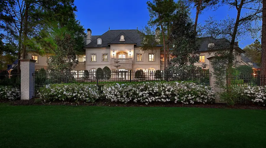 88 W Grand Regency Circle, The Woodlands, TX 77382 - #2
