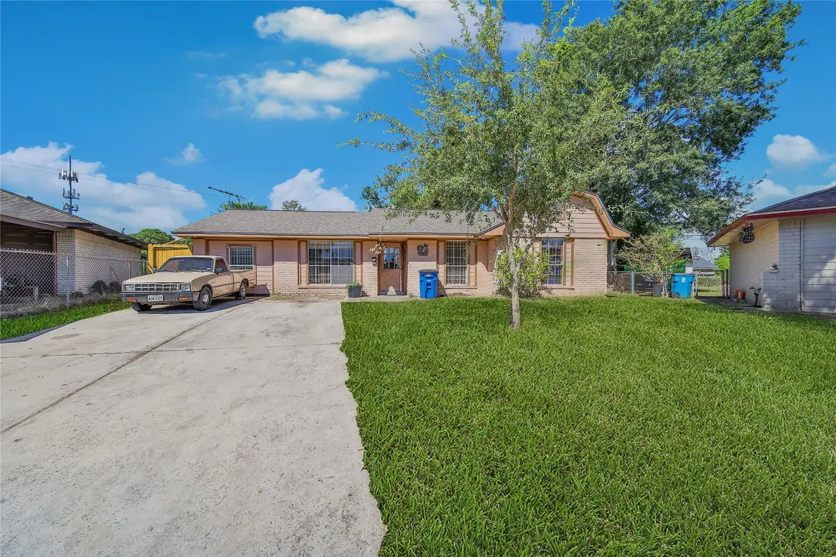 118 W Doverfield Drive, Houston, TX 77037 - Image #1