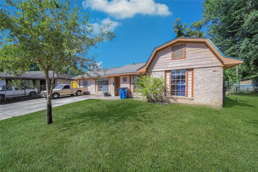 118 W Doverfield Drive, Houston, TX 77037 - Image #2