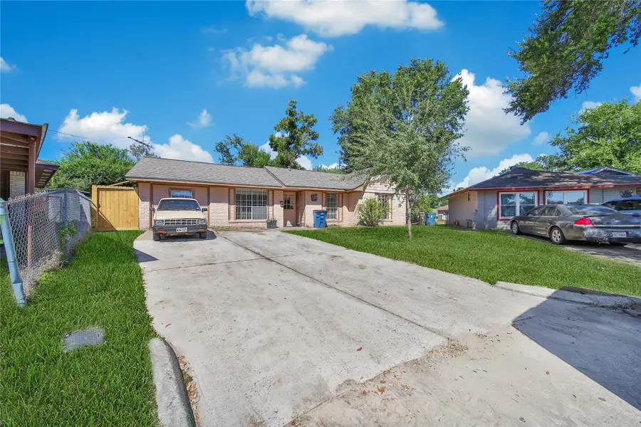 118 W Doverfield Drive, Houston, TX 77037 - Image #3