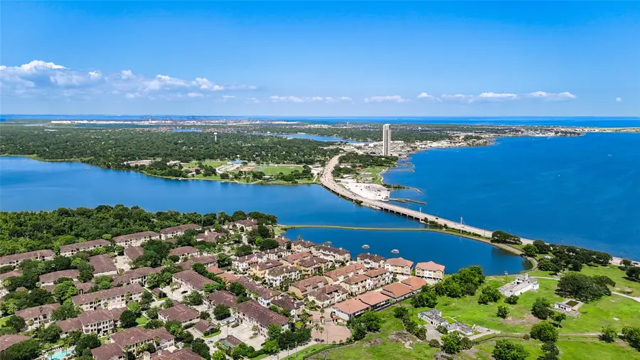 26 W Oaks Drive, Pasadena, TX 77058 - #2