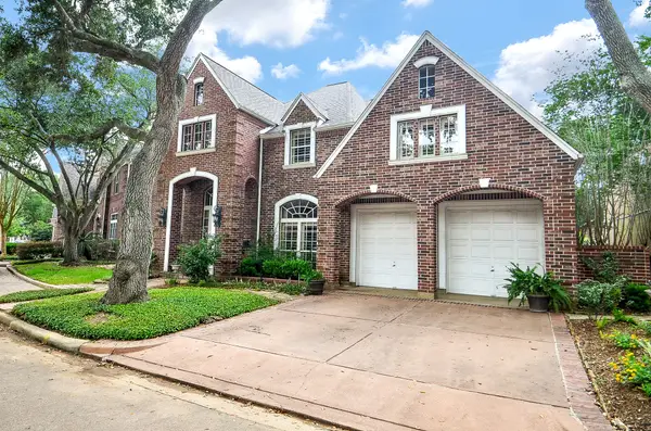 19 Ambleside Crescent Drive, Sugar Land, TX 77479