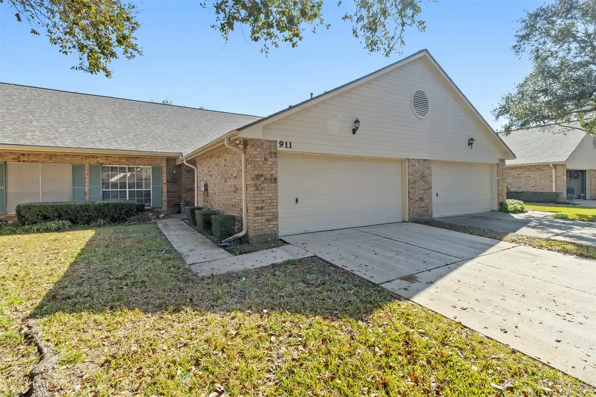 911 Woodfern Glen Lane, Pearland, TX 77584 - #1