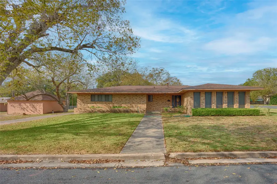 701 Herder Avenue, Schulenburg, TX 78956 - Image #2