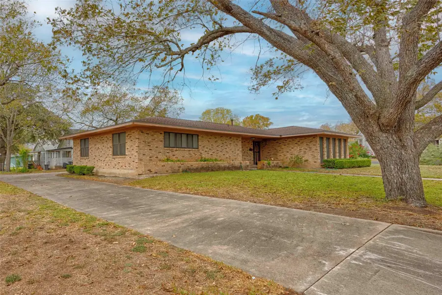 701 Herder Avenue, Schulenburg, TX 78956 - Image #3