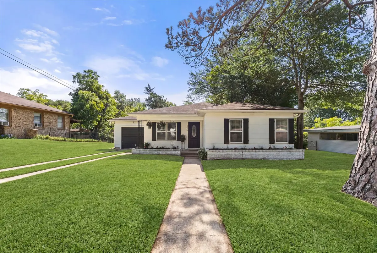205 Hampshire Drive, Brenham, TX 77833 - #1