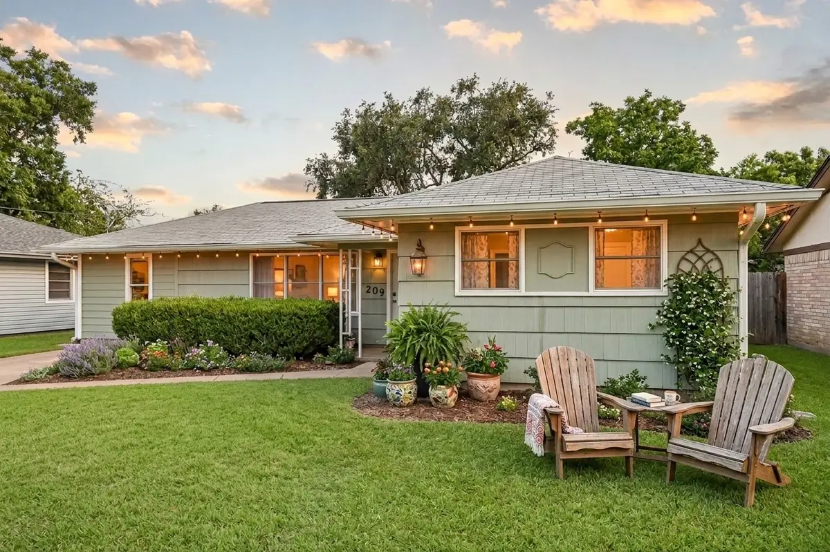 209 W 6th Street, Deer Park, TX 77536 - #1