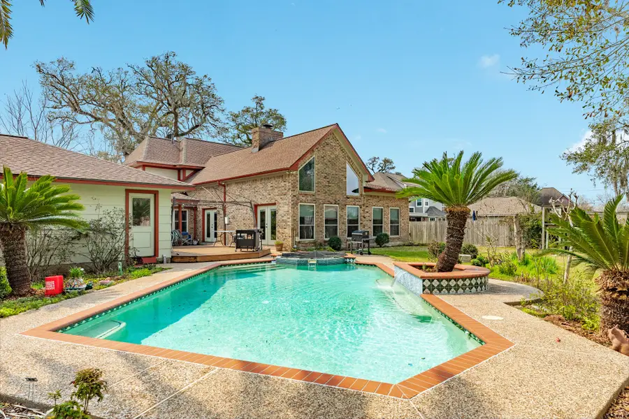 304 Arrowwood Street, Lake Jackson, TX 77566 - #2