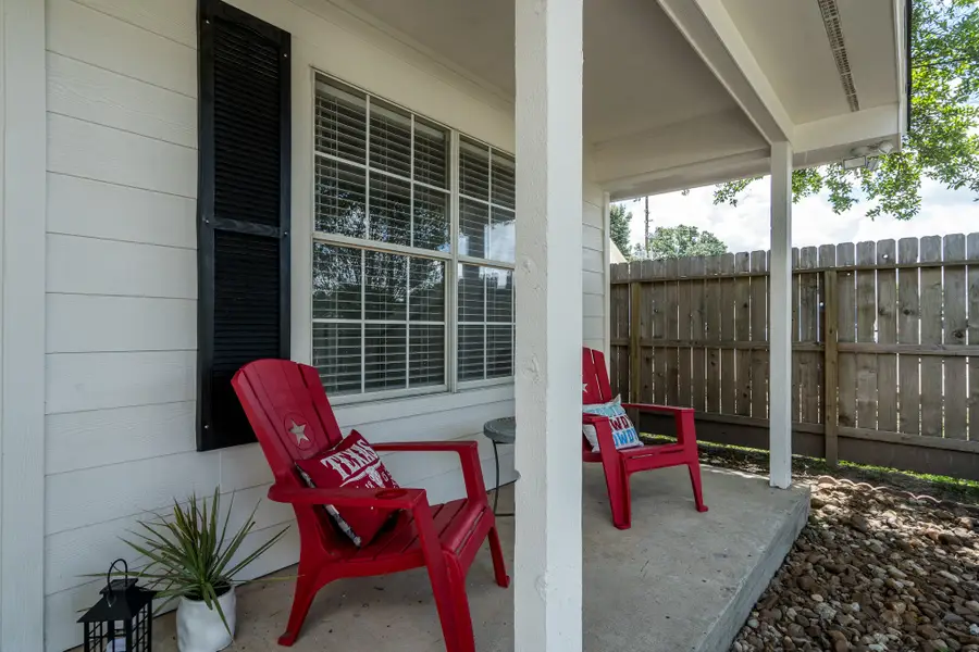 606 S Pine Street, Tomball, TX 77375 - #2