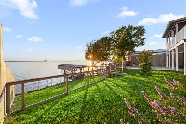 3114 Bay Oaks Harbor Drive, Baytown, TX 77523