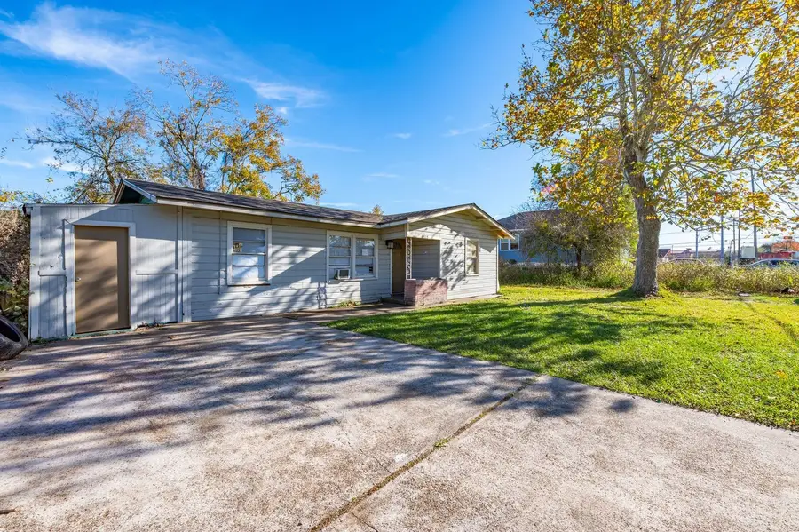 6717 Fairwood Road, Hitchcock, TX 77563 - Image #3