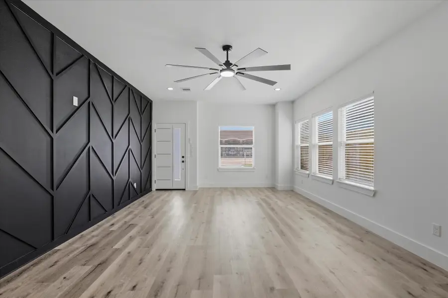 116 S 3rd Street, La Porte, TX 77571 - #2