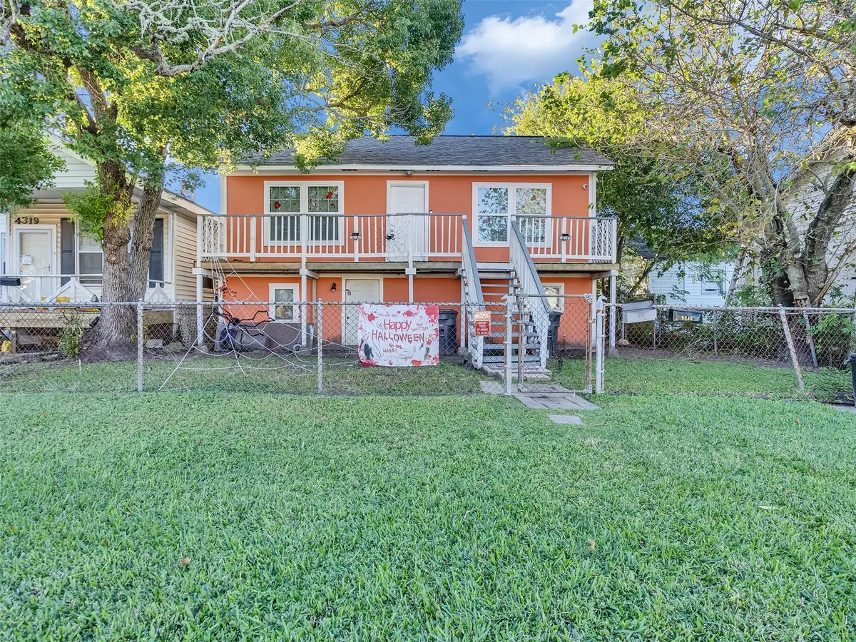 4323 Avenue R 1/2, Galveston, TX 77550 - #1