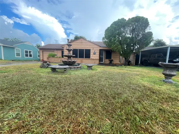 1900 W Gulf Street, Baytown, TX 77520