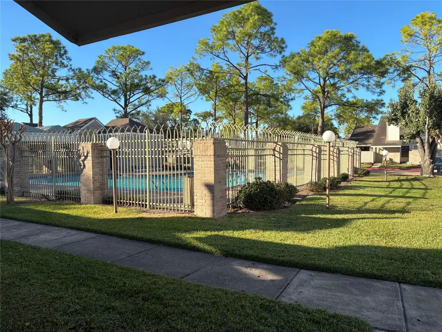 11917 Bob White Drive #881, Houston, TX 77035 - Image #2