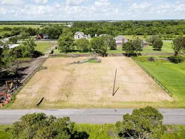 3626 Tallow Forest Street, Dickinson, TX 77539