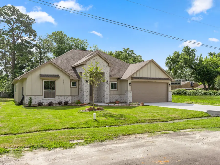 3207 Ave I, Bay City, TX 77414 - #3