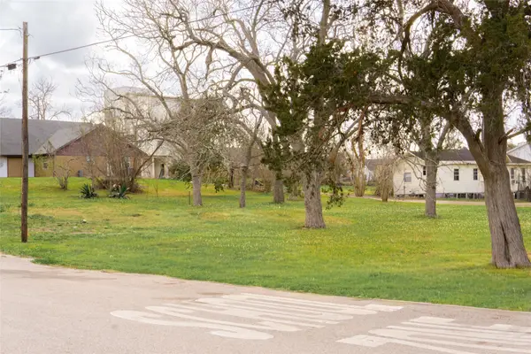 204 3rd Street, Rosenberg, TX 77471