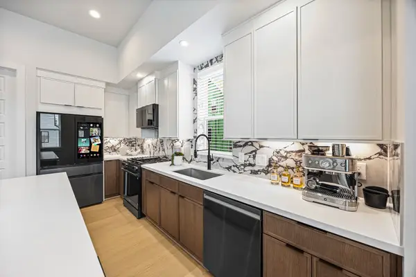 521 Hillwood Heights Drive, Houston, TX 77091