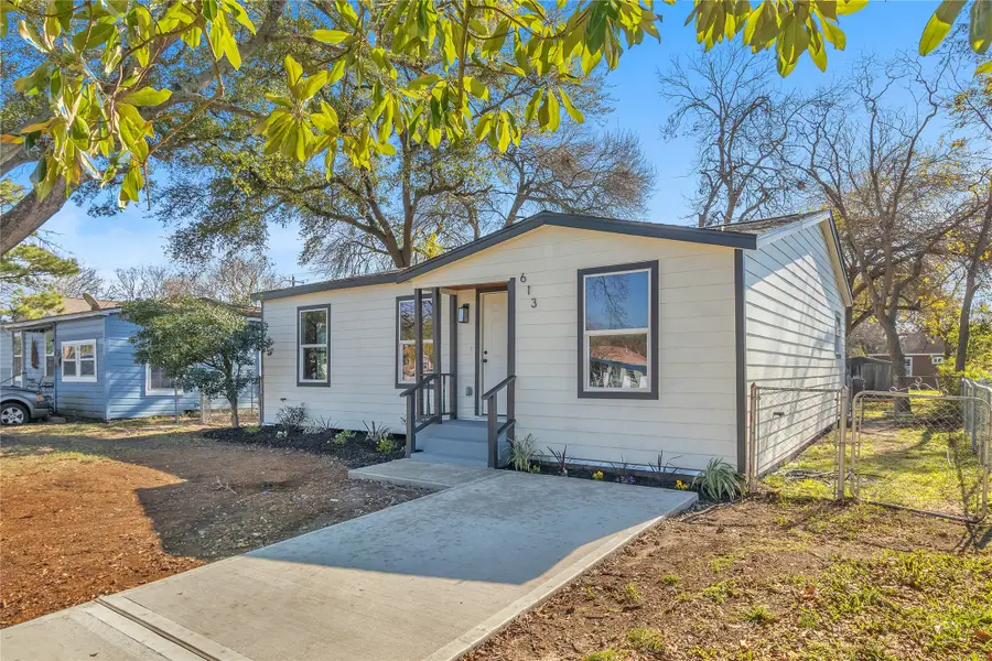 613 19th Avenue N, Texas City, TX 77590 - Image #2