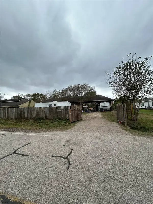 11231 E Jacinto Drive, Houston, TX 77044