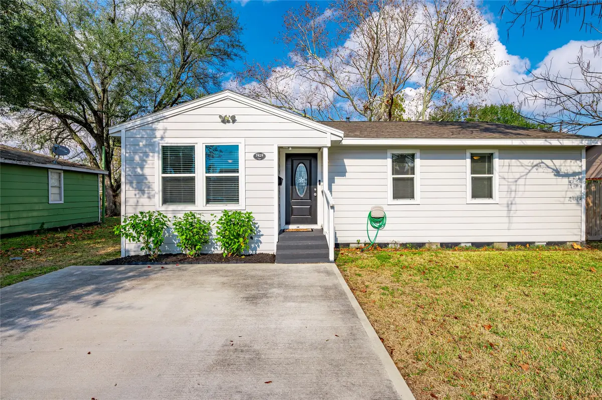 7429 Valeda Drive, Deer Park, TX 77536 - Image #1