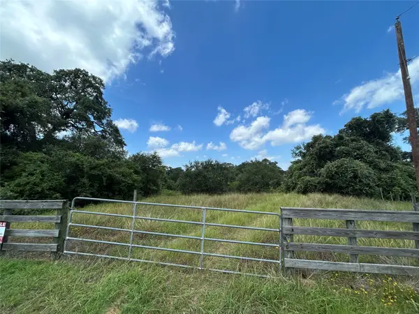 1098 Simmons Oakridge Drive, Columbus, TX 78934