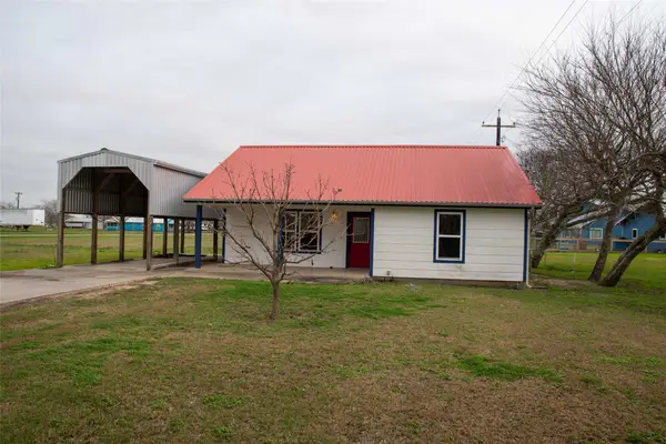 203 S Gisler Street, Austwell, TX 77950