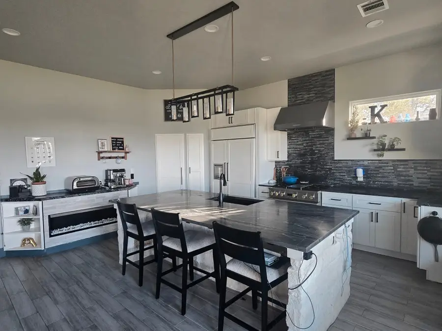 206 Elm Street, Highlands, TX 77562 - Image #2