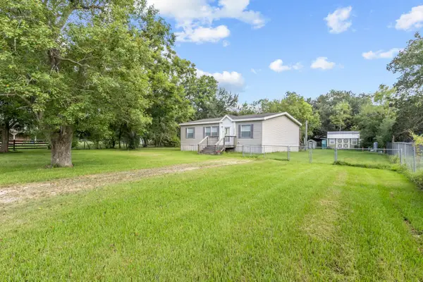 17858 French Village, Winnie, TX 77665