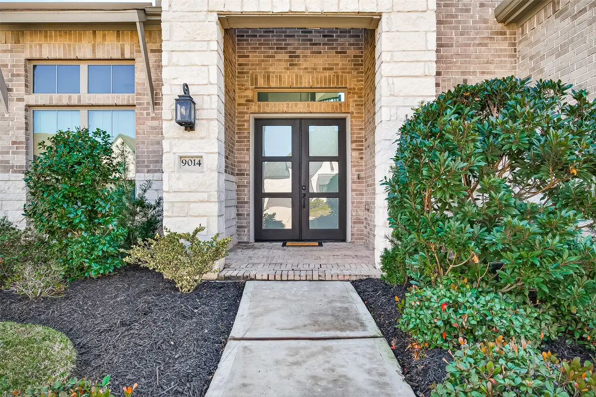 9014 Meadow Bridge Drive, Missouri City, TX 77459 - Image #1