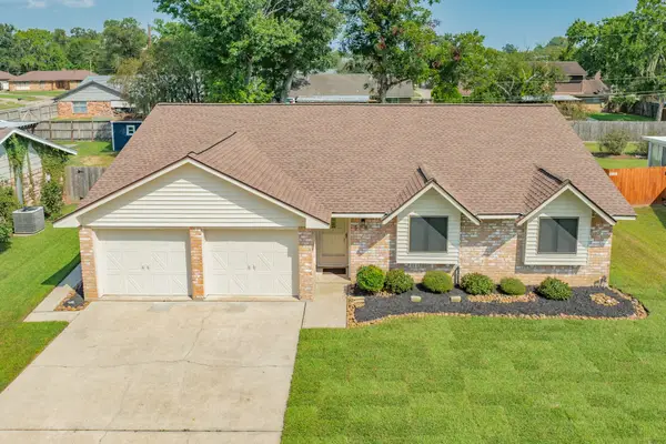 528 Daffodil Street, Lake Jackson, TX 77566