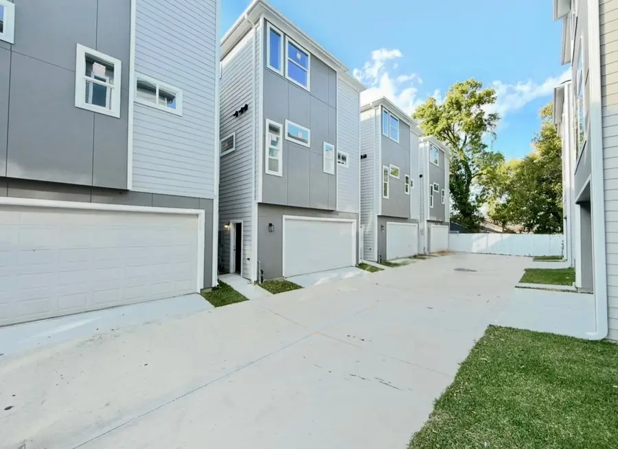 6715 Saint Augustine Street, Houston, TX 77021 - Image #2