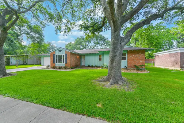 10251 Old Orchard Road, La Porte, TX 77571