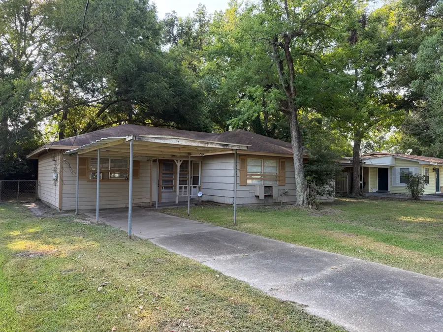 1810 11th Street, Orange, TX 77630 - #2