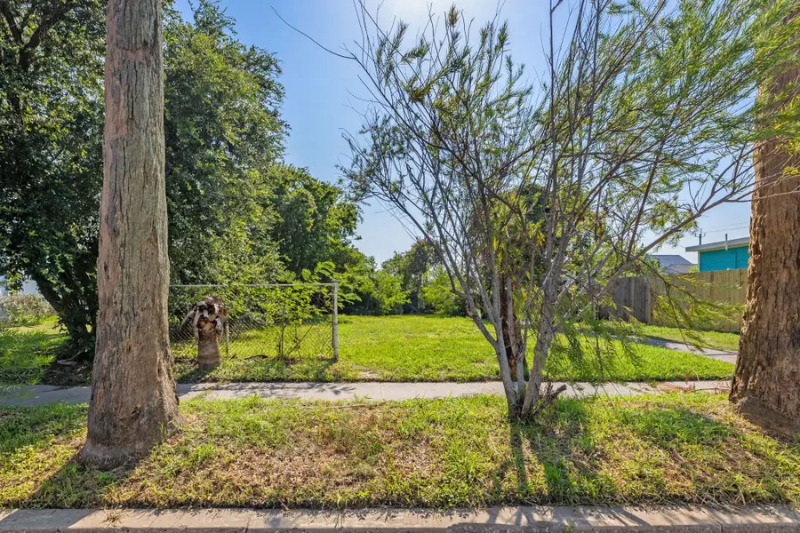 1513 35th Street, Galveston, TX 77550 - #2