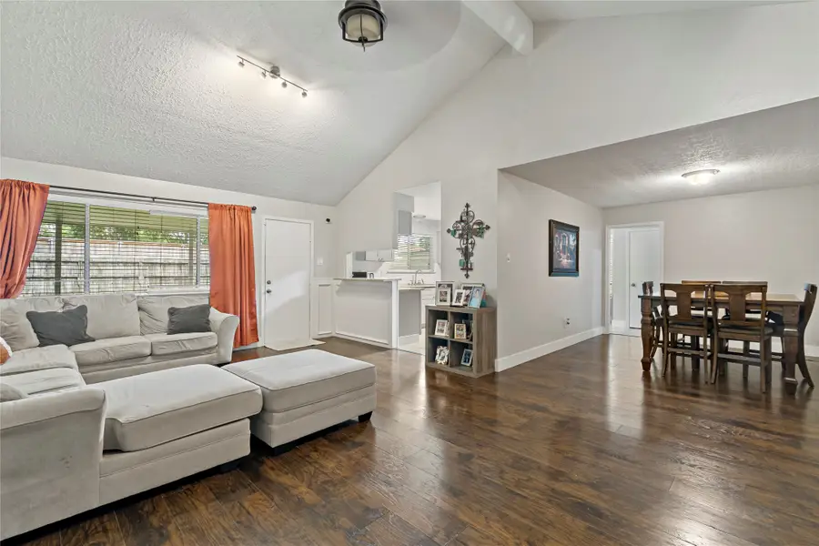 1910 E Navaho Trail, Katy, TX 77449 - Image #3