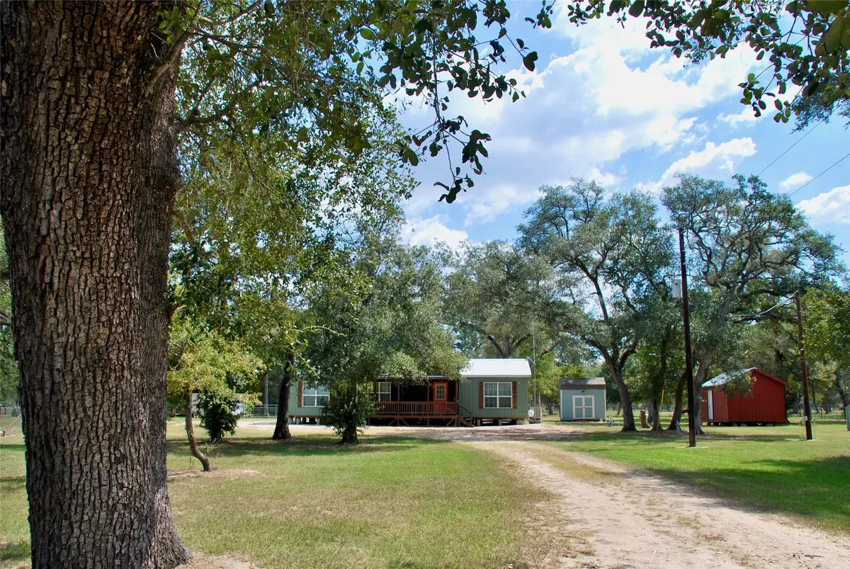 3033 County Road 18, Hallettsville, TX 77964 - Image #1