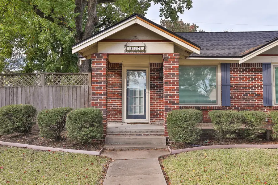 607 Lakeview Drive, Sugar Land, TX 77498 - Image #2