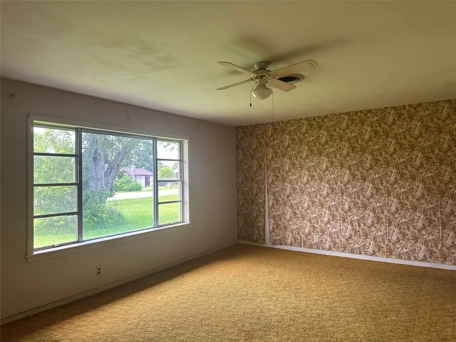 112 Raven Street, Clute, TX 77531 - #3