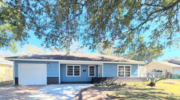 1103 W Camp Circle, La Marque, TX 77568