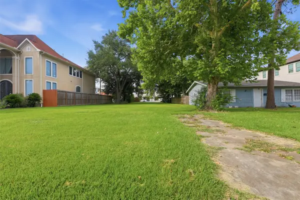 5115 Locust Street, Bellaire, TX 77401