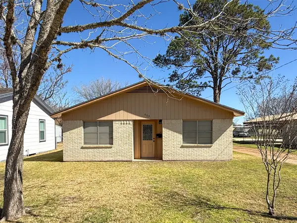 503 S Texana Street, Hallettsville, TX 77964