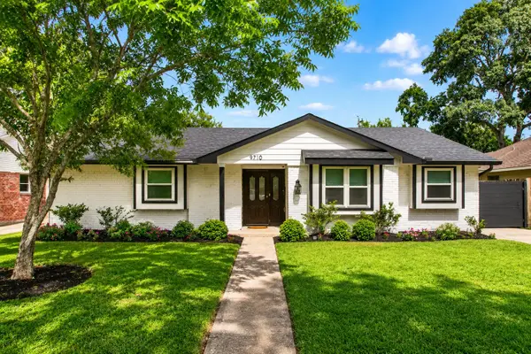 9710 Bob White Drive, Houston, TX 77096