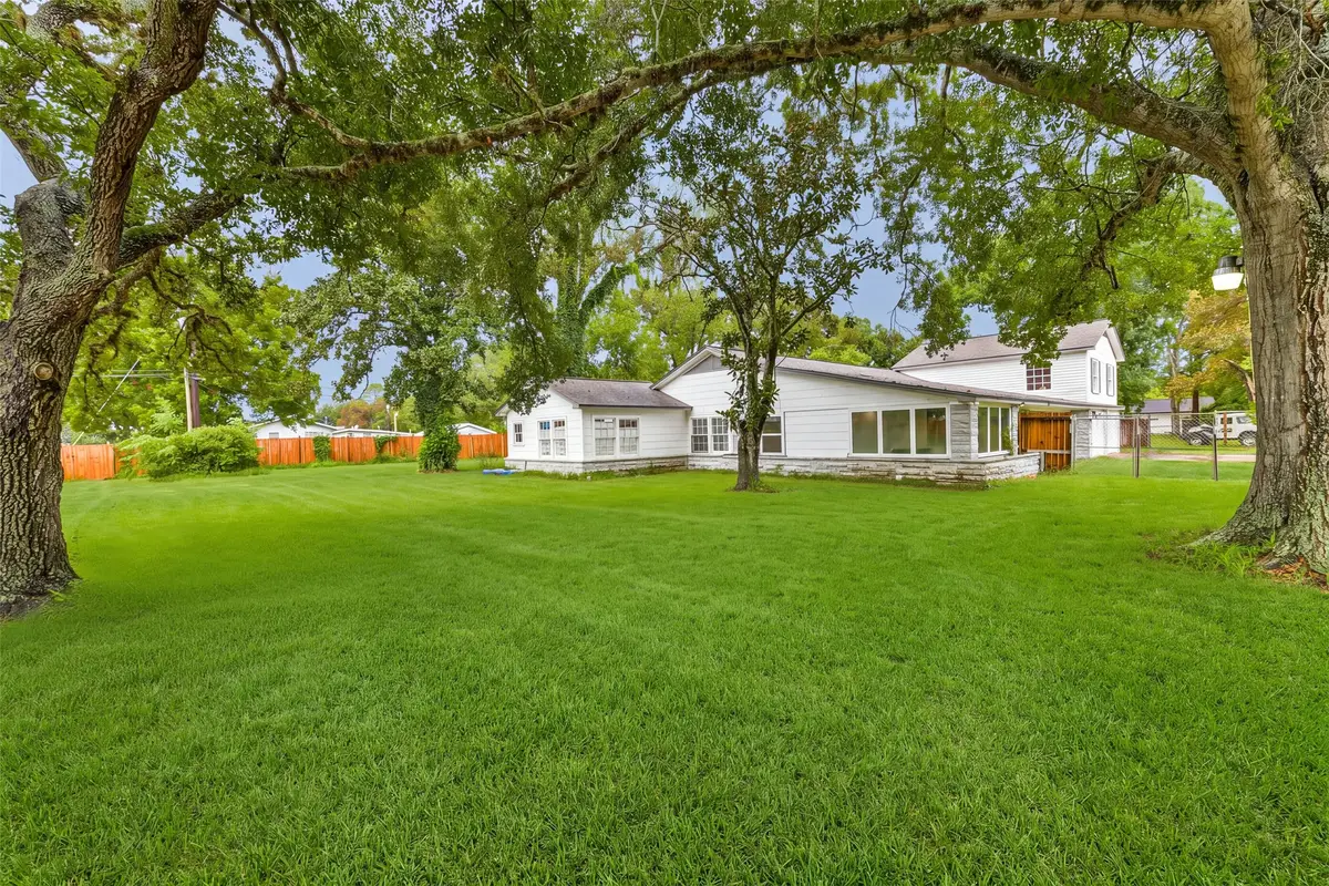 100 N Mattson Street, West Columbia, TX 77486 - #1