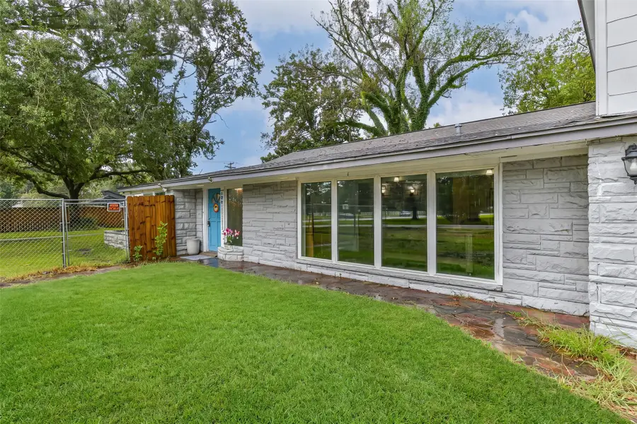 100 N Mattson Street, West Columbia, TX 77486 - #3