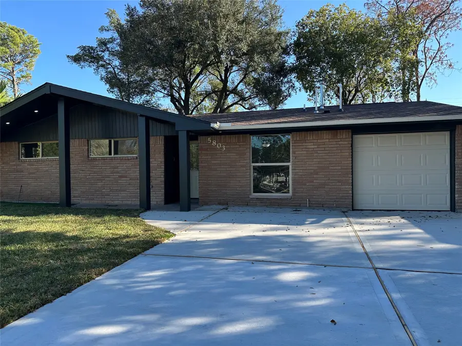 5803 E Greencraig Drive E, Houston, TX 77035 - Image #2