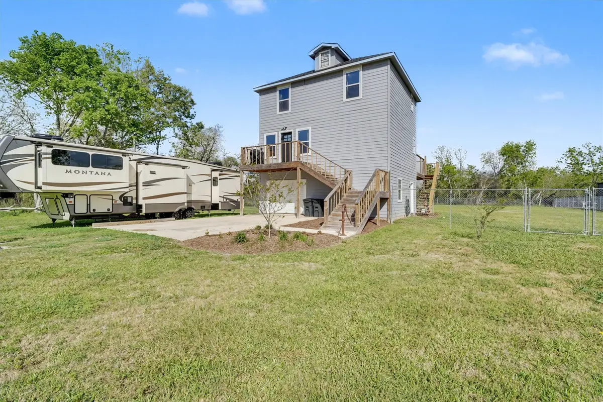 9406 Avenue E E, Liverpool, TX 77577 - #1