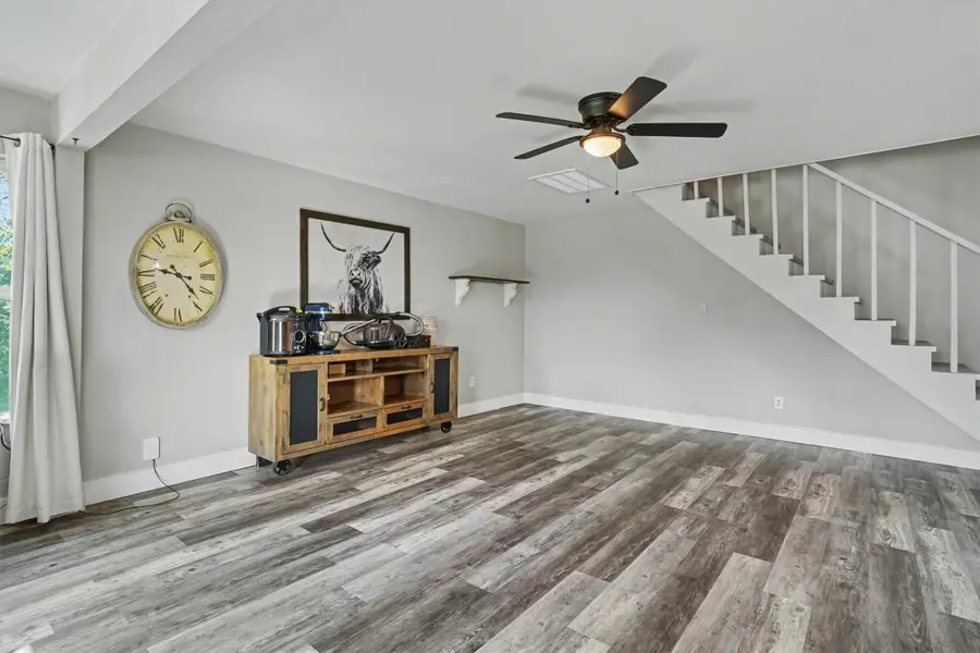 9406 Avenue E E, Liverpool, TX 77577 - #3